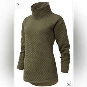 Like new, New Balance Heat Loft Tunic